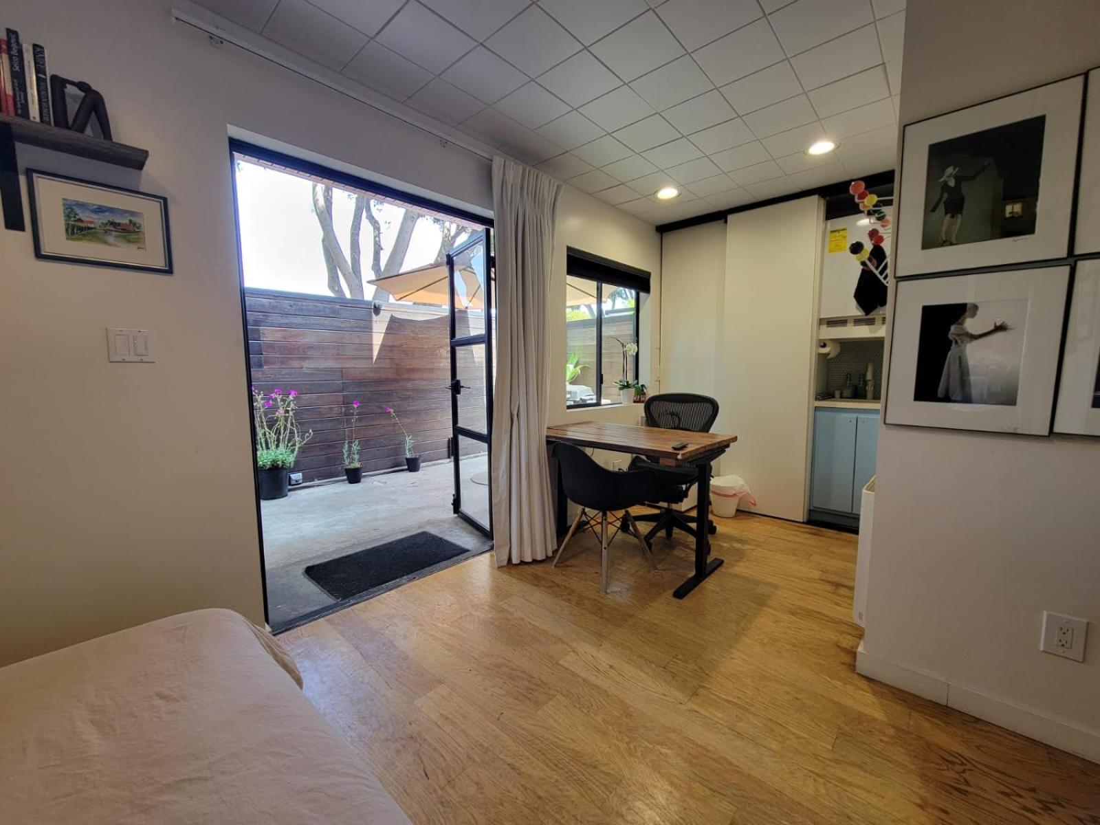Venice Beach Studio With Large Private Patio Steps To The Beach Los Angeles Exterior photo