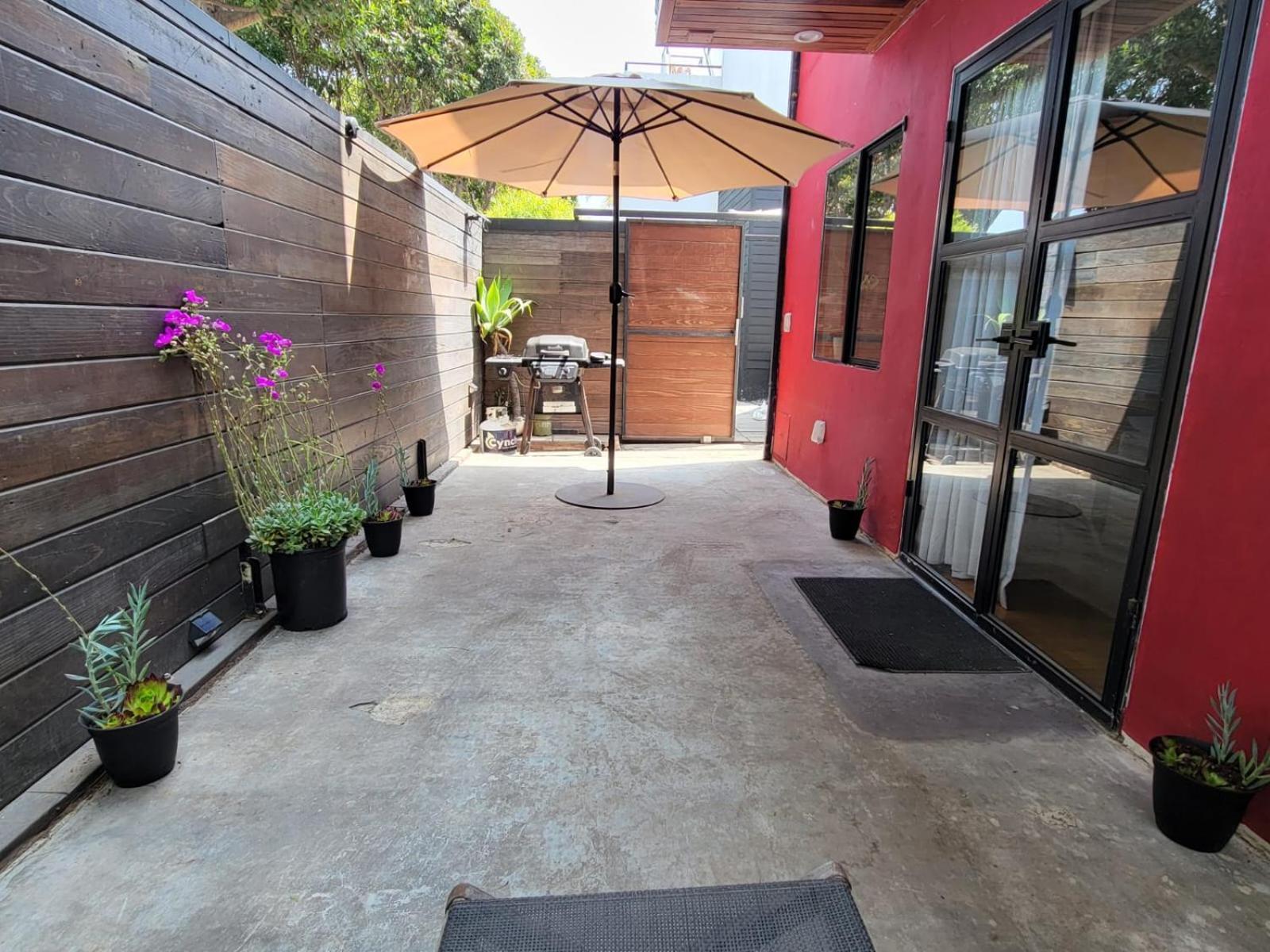 Venice Beach Studio With Large Private Patio Steps To The Beach Los Angeles Exterior photo