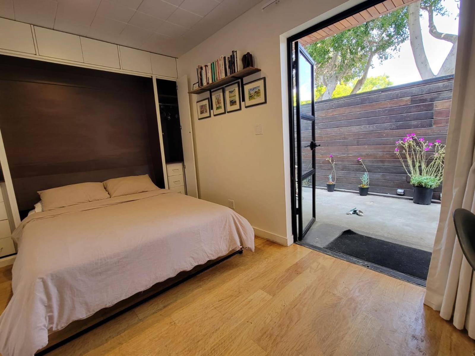 Venice Beach Studio With Large Private Patio Steps To The Beach Los Angeles Exterior photo