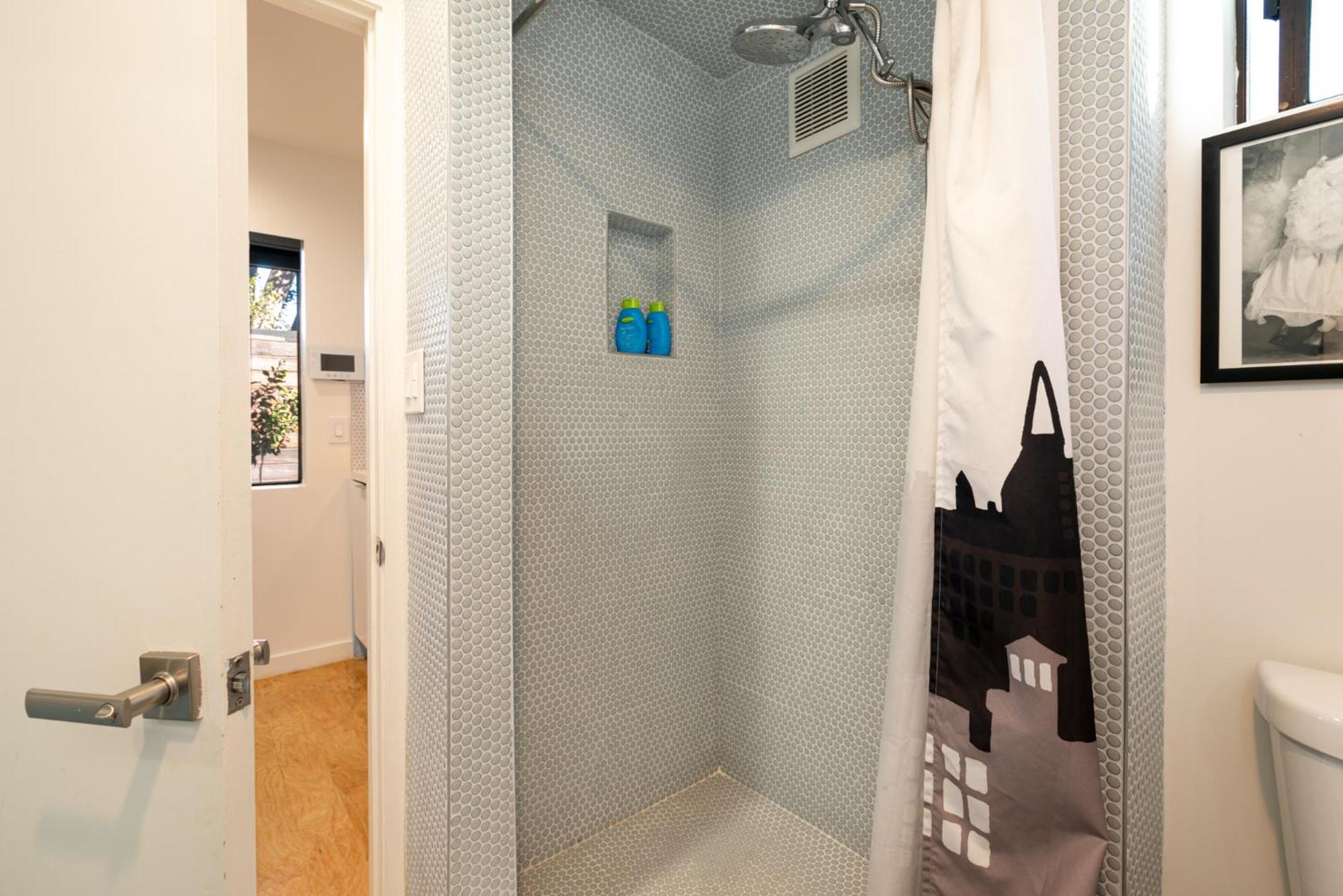 Venice Beach Studio With Large Private Patio Steps To The Beach Los Angeles Exterior photo